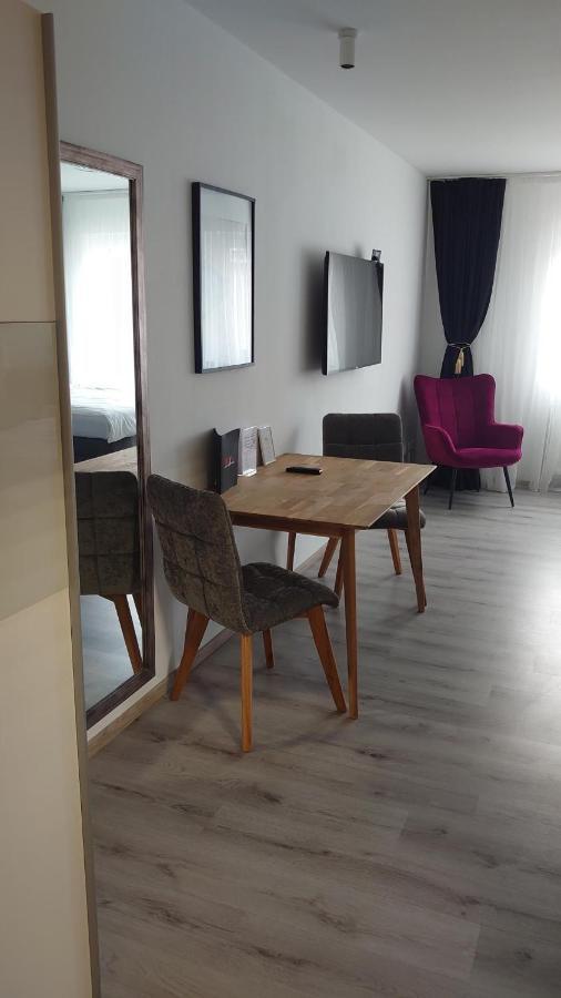 Maxim Apartments ماينتس المظهر الخارجي الصورة